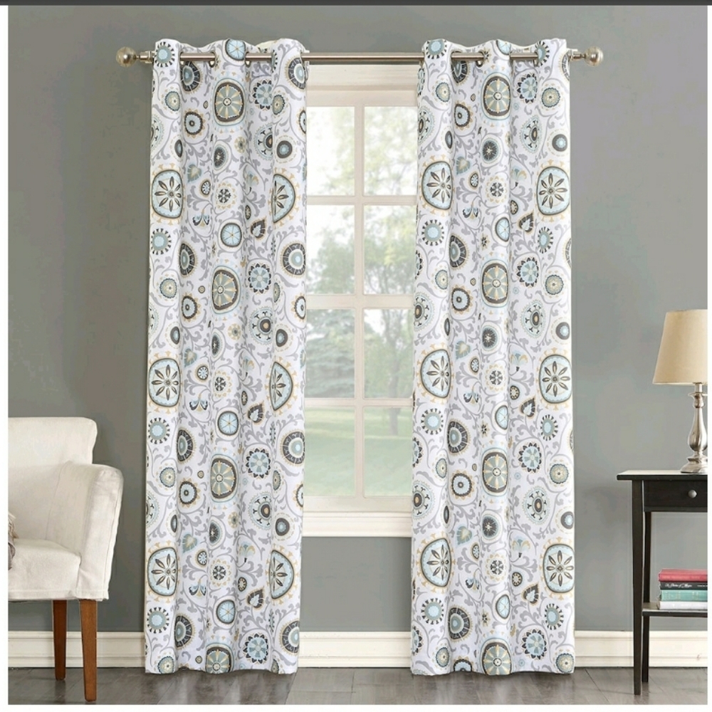 2 pack of floral curtains